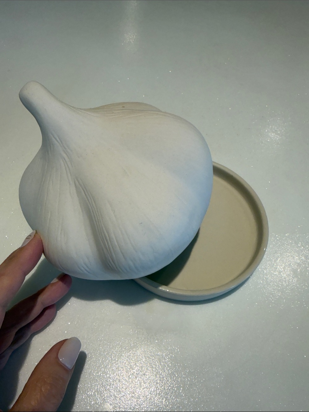 White Ceramic Garlic-Shaped Roaster PIC taiwan